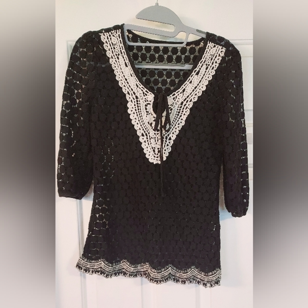 SOLITAIRE crocheted 3/4 Sleeve Top Size S.